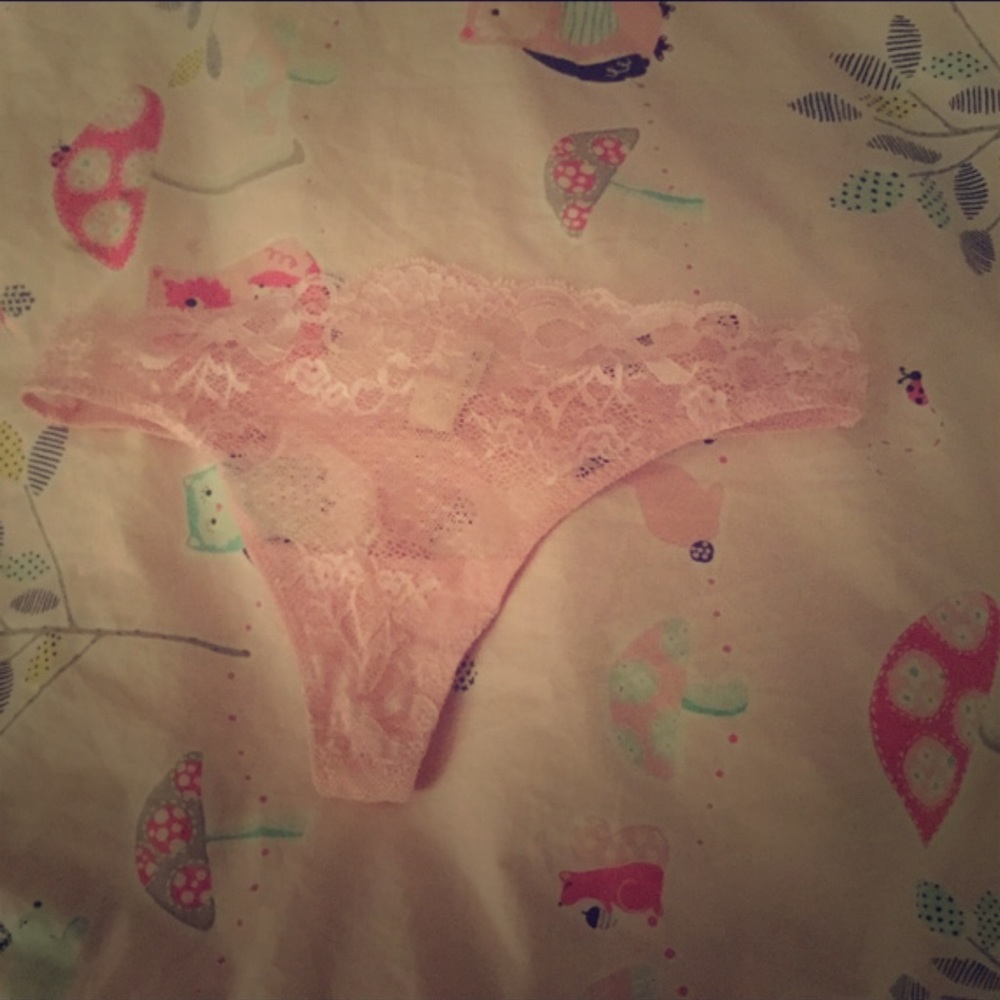 🌸La Perla Pink Lacey low Rise Thong NWOT🌸